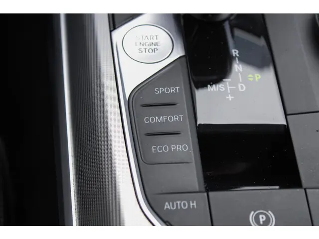 BMW 3 Serie 330i High Executive Edition 2019 Benzine 21