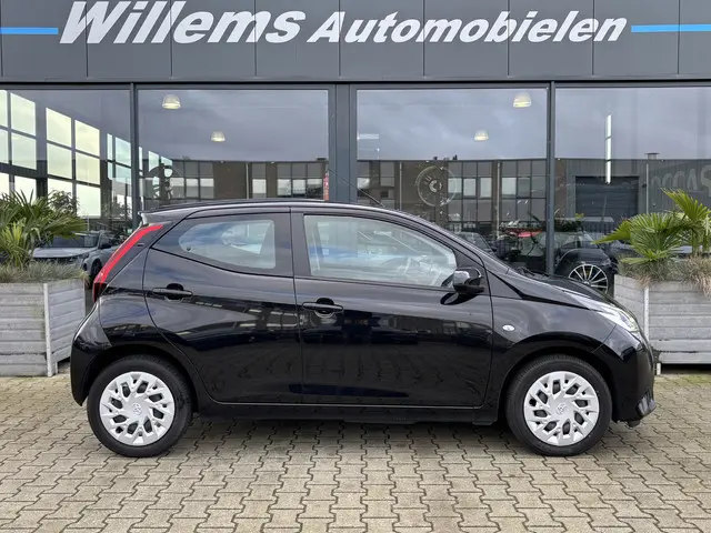 Toyota Aygo 1.0 VVT-i x-play 2021 Benzine 4