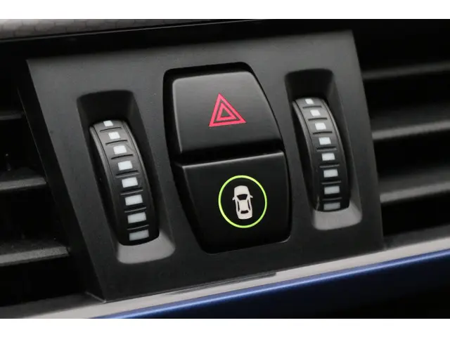 BMW X1 sDrive18i High Executive 2021 Benzine 43