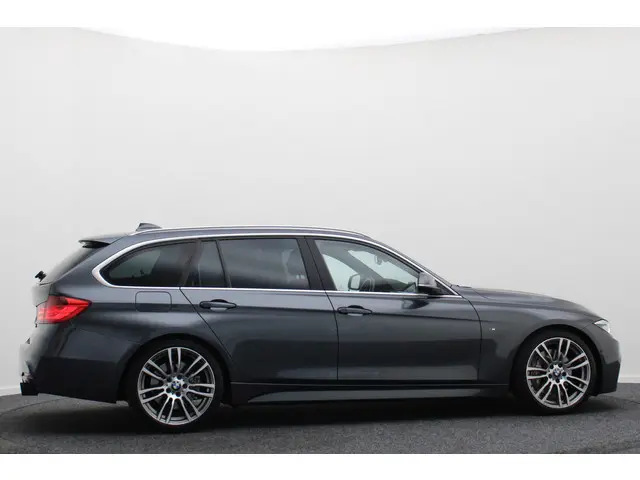 BMW 3 Serie Touring 335i High Executive 2014 Benzine 9
