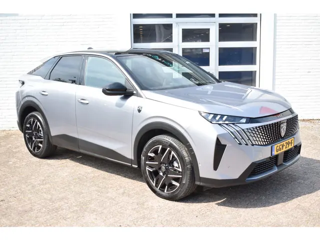 Peugeot 3008 Hybrid 136 EAT6 GT 2024 Hybride Benzine 13