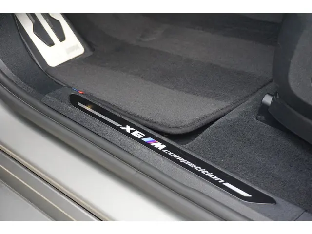 BMW X6 M Competition 2022 Benzine 11