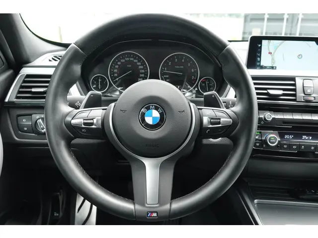 BMW 3 Serie Touring 320i 2017 Benzine 27