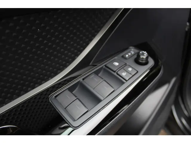 Toyota C-HR 1.8 Hybrid Dynamic 2023 Hybride Benzine 16