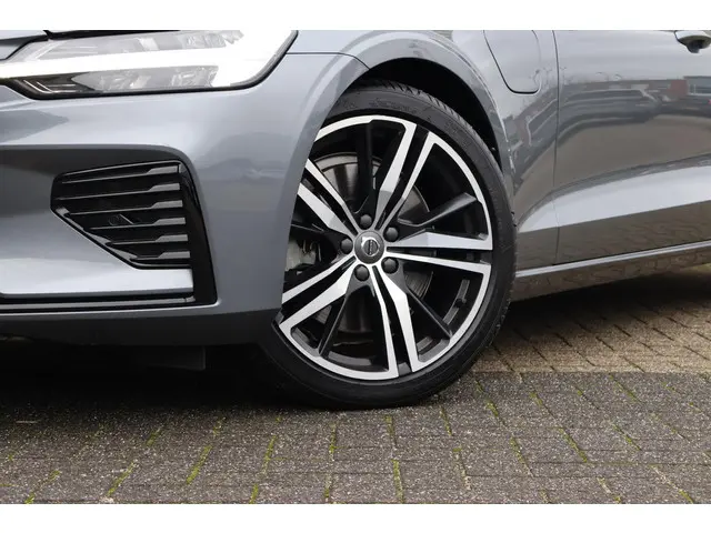 Volvo S60 Recharge T6 AWD R-Design 2020 Hybride Benzine 9