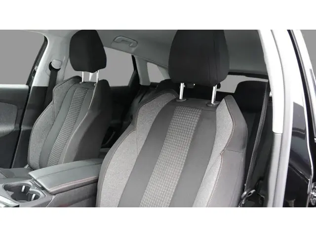 Peugeot 3008 1.2 PureTech Active 2019 Benzine 9