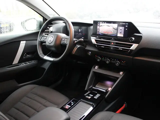 Citroën C4 HYBRID 145 BUSINESS 2025 Hybride Benzine 3