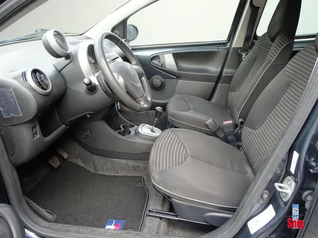 Peugeot 107 1.0 Active 2013 Benzine 8