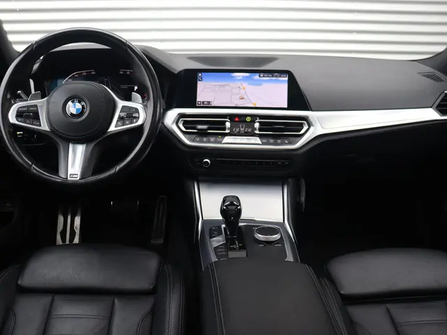 BMW 3 Serie Touring 320i 2021 Benzine 11