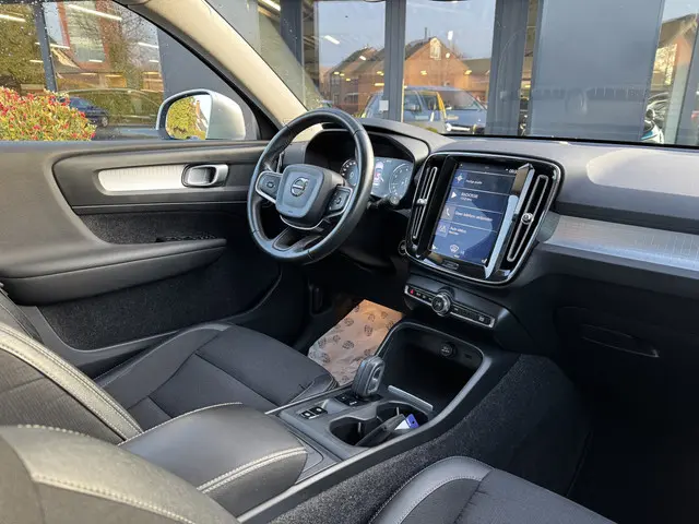 Volvo XC40 T4 Momentum Automaat 2019 Benzine 2