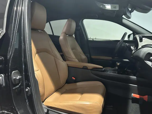 Lexus UX 250h Preference Line 2022 Hybride Benzine 24