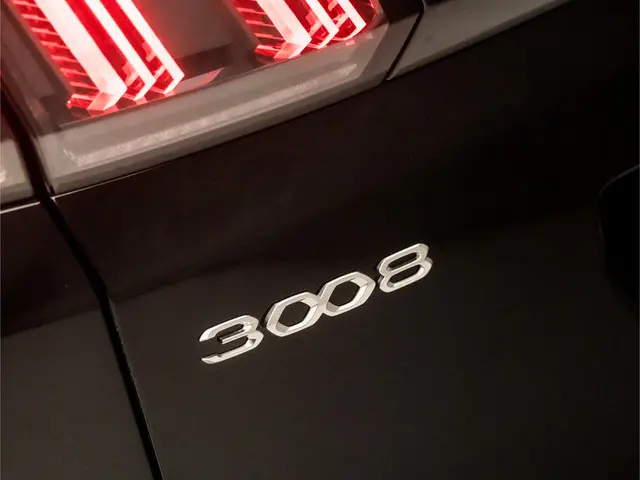 Peugeot 3008 1.6 HYbrid 225 Allure 2022 Hybride Benzine 26