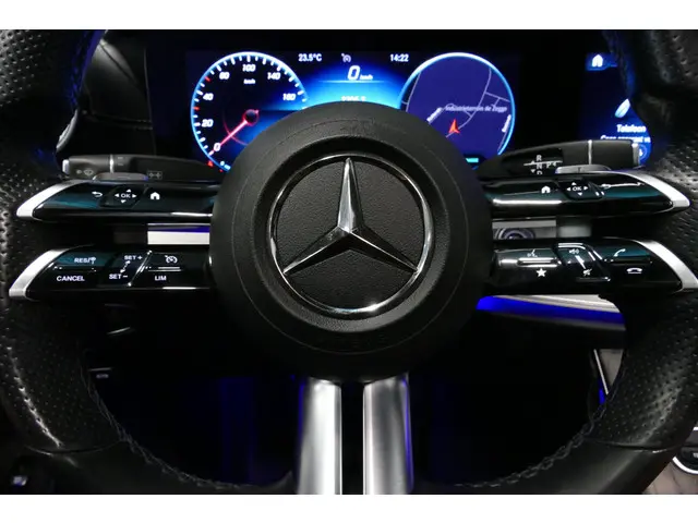 Mercedes-Benz E-Klasse 200 AMG Line 2020 Benzine 25