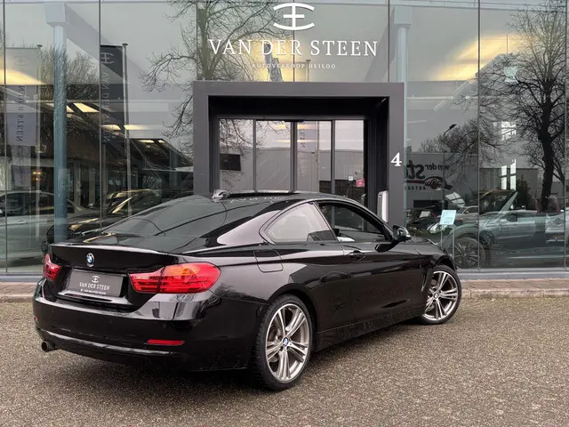 BMW 4 Serie Coupé 420i High Executive 2015 Benzine 2