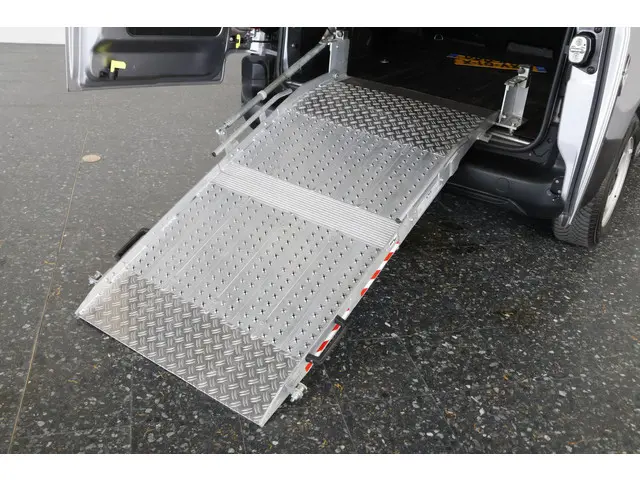 Opel Combo 1.5D L1H1 Rolstoel auto 2023 Diesel 11