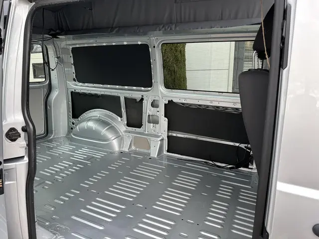 Volkswagen Transporter Kombi 2.0 TDI L2H2 2018 Diesel 5