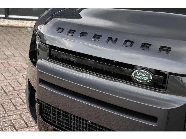 Land Rover Defender 110 D300 SE 2021 Diesel 59