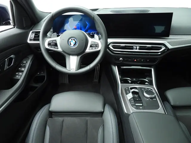 BMW 3 Serie Touring 330e xDrive 2024 Hybride Benzine 10