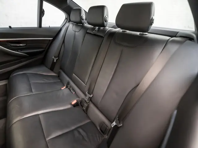 BMW 3 Serie 320i M Sport High Executive 2017 Benzine 19