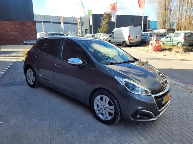 Peugeot 208 1.2 PureTech Signature 2019 Benzine 6