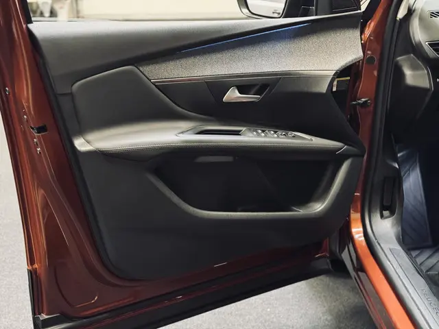 Peugeot 3008 1.2 PureTech Allure 2020 Benzine 9