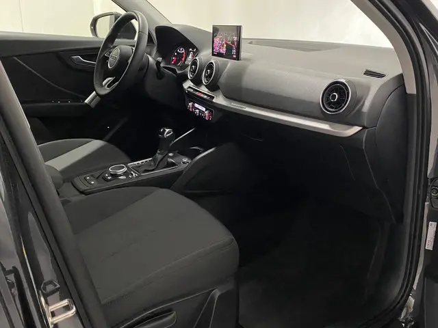 Audi Q2 35 TFSI S Edition 2023 Benzine 37