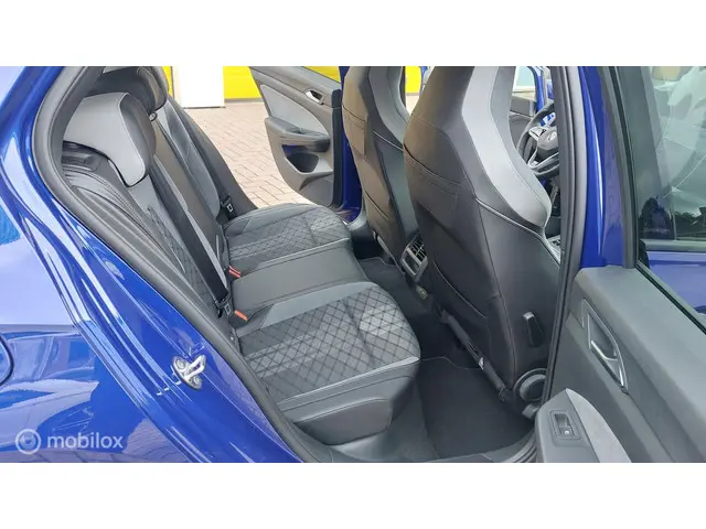 Volkswagen Golf 1.5 eTSI R-Line Business+ 2022 Benzine 16