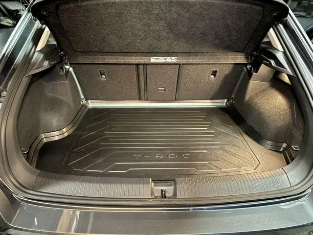 Volkswagen T-Roc 1.5 TSI Style grijs 2020 Benzine 19