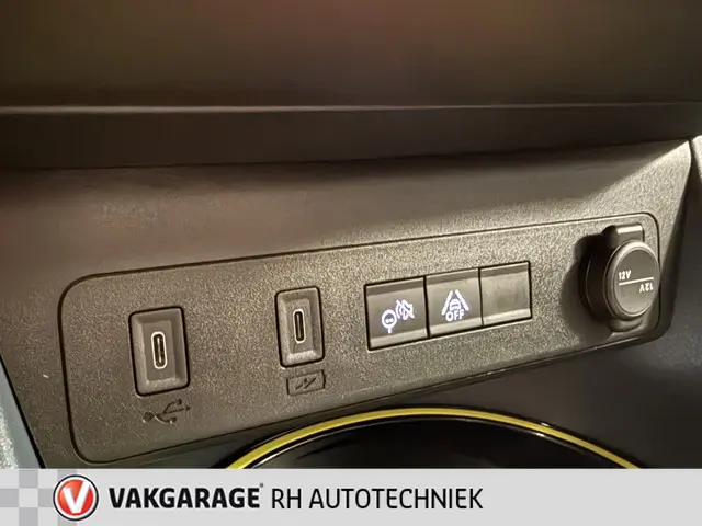 Fiat Grande Panda 1.2 Hybrid ICON 2025 Hybride Benzine 18