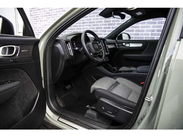 Volvo XC40 2.0 B4 Plus Dark 2024 Benzine 18