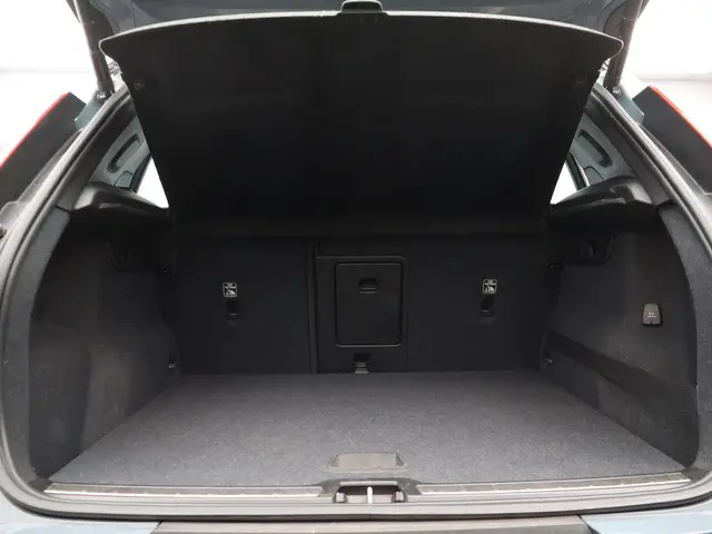 Volvo XC40 2.0 T4 R-Design 2019 Benzine 16