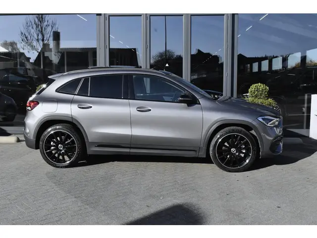 Mercedes-Benz GLA 250 e AMG Line 2022 Hybride Benzine 6