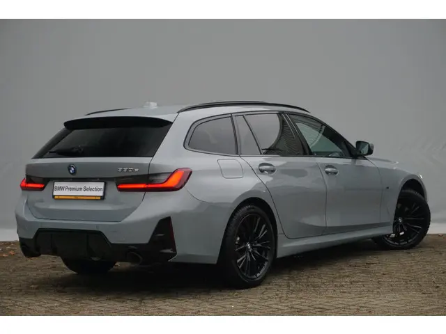 BMW 3 Serie Touring 330e 2023 Hybride Benzine 2