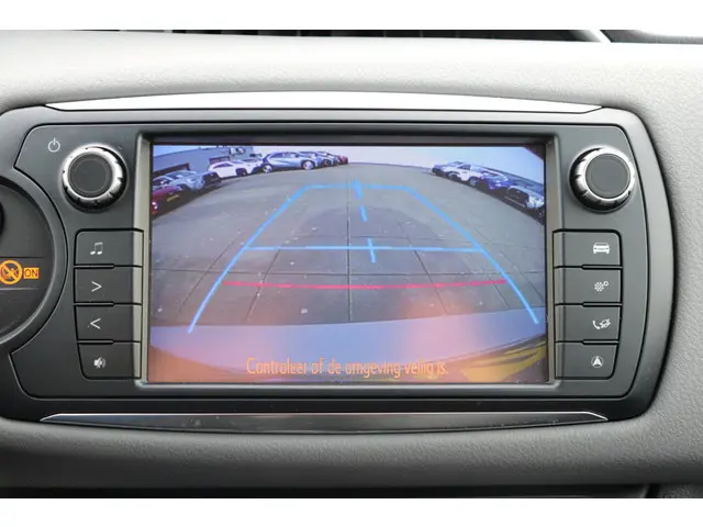 Toyota Yaris 1.0 VVT-i Aspiration, 2017 Benzine 6