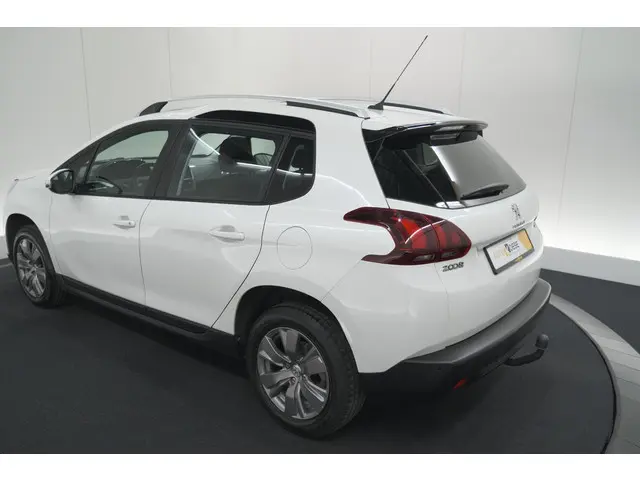 Peugeot 2008 PureTech 110 Blue Lion 2017 Benzine 19