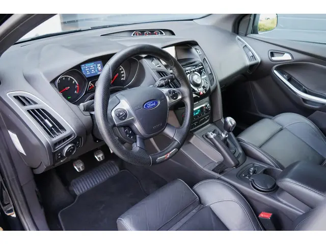 Ford Focus Wagon 2.0 EcoBoost ST-3 2014 Benzine 21