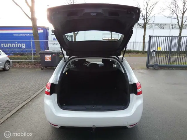 Peugeot 308 1.2 PURET.BLUE LEASE 2015 Benzine 6