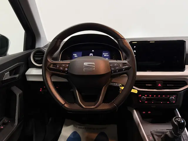 SEAT Arona 1.0 TSI Style Business Intense 2022 Benzine 4