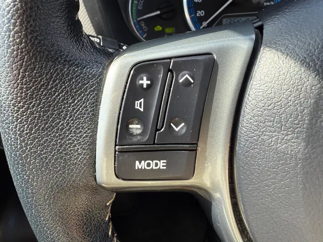 Toyota Yaris 1.5 Hybrid Dynamic 2015 Hybride Benzine 18