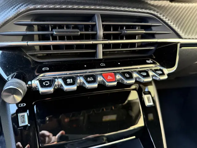 Peugeot 208 1.2 PureTech 100 GT 2024 Benzine 10