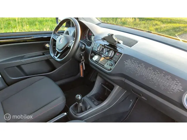 Volkswagen up! 1.0 BMT high up! 2017 Benzine 22