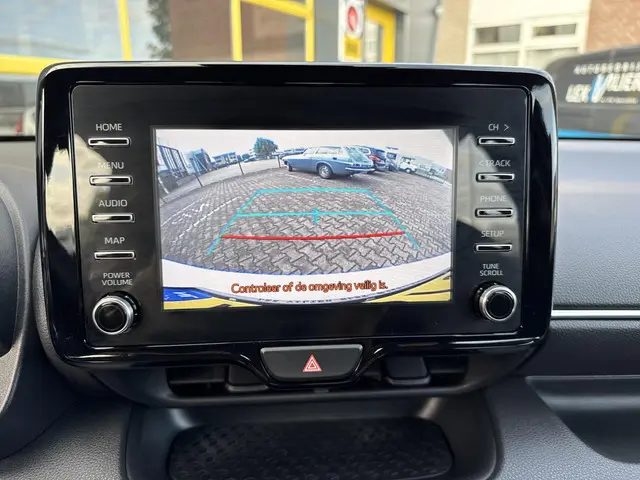 Toyota Yaris 1.5 Hybrid Active 2022 Hybride Benzine 12