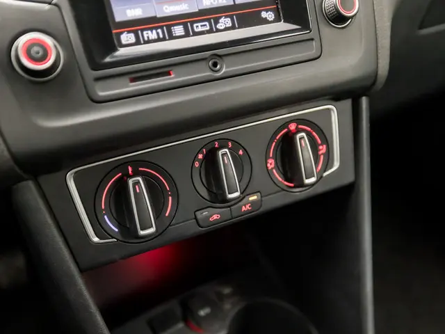 Volkswagen Polo 1.0 Sportline 2015 Benzine 9