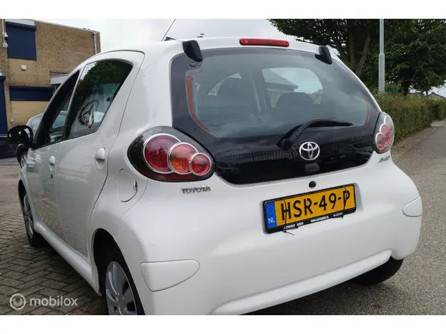 Toyota Aygo 1.0 VVT-i Comfort met Airco 2013 Benzine 7