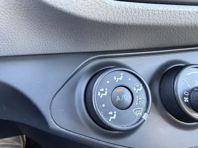 Toyota Yaris HB 1.0 VVt-i Aspiration 2015 Benzine 18