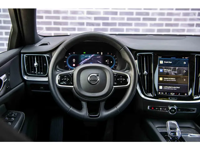 Volvo V60 2.0 B4 Plus Dark 2023 Benzine 3