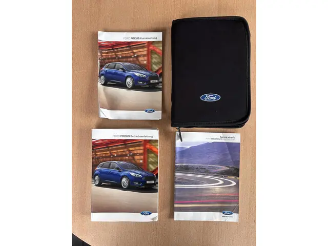 Ford Focus Wagon 1.0 EcoBoost Titanium 2015 Benzine 36