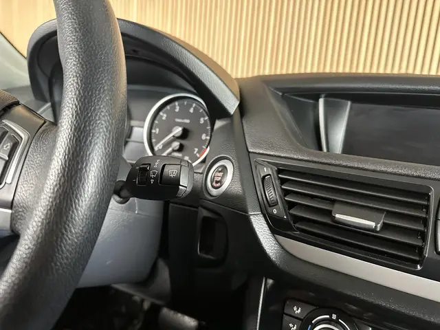 BMW X1 sDrive20i Executive 2015 Benzine 14