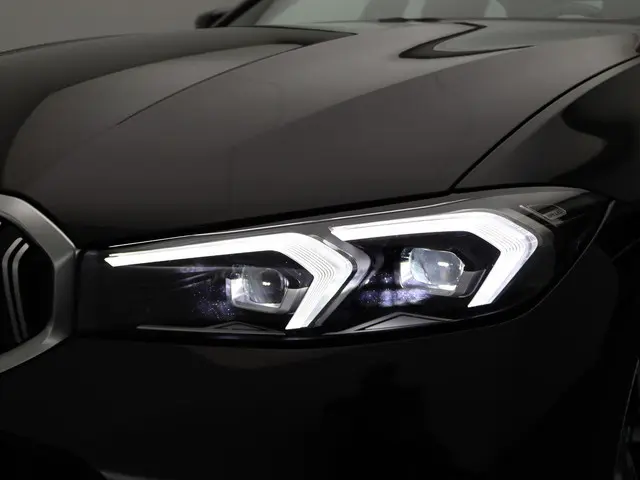 BMW 3 Serie Touring 320e 2023 Hybride Benzine 7