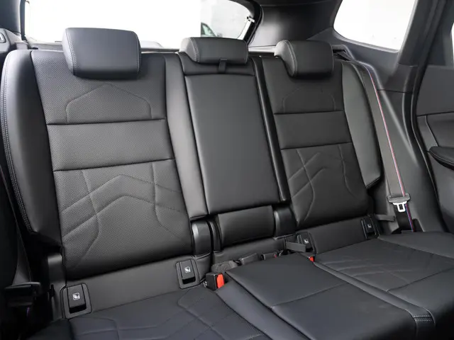 BMW X1 xDrive23i 2025 Benzine 12